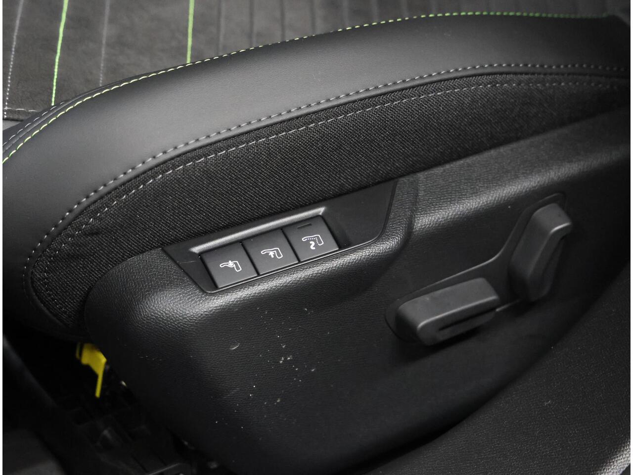 Peugeot 2008 1.2 Hybrid 145 GT | Alcantara Executive Interior | Vision, Navigation, Drive Assist plus pack |