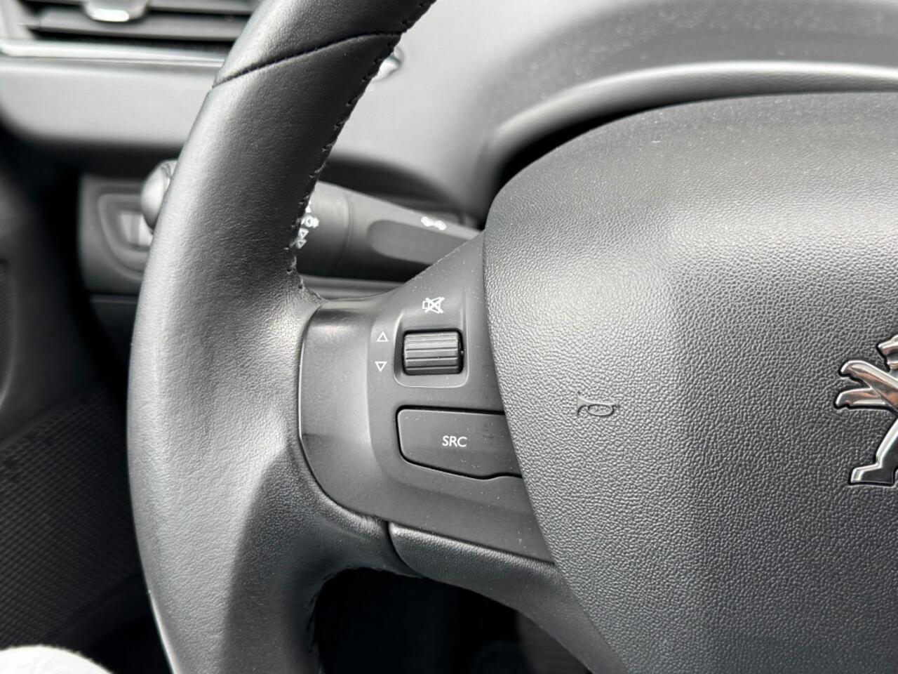 Peugeot 208 1.2 PureTech Blue Lion - Carplay/Android - Trekhaak