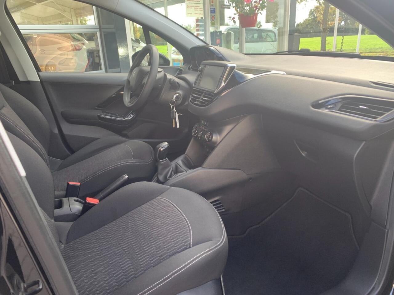 Peugeot 208 1.2 Puretech Active, Cruise control, Trekhaak, Airco, All-in prijs incl nieuwe distributieset!