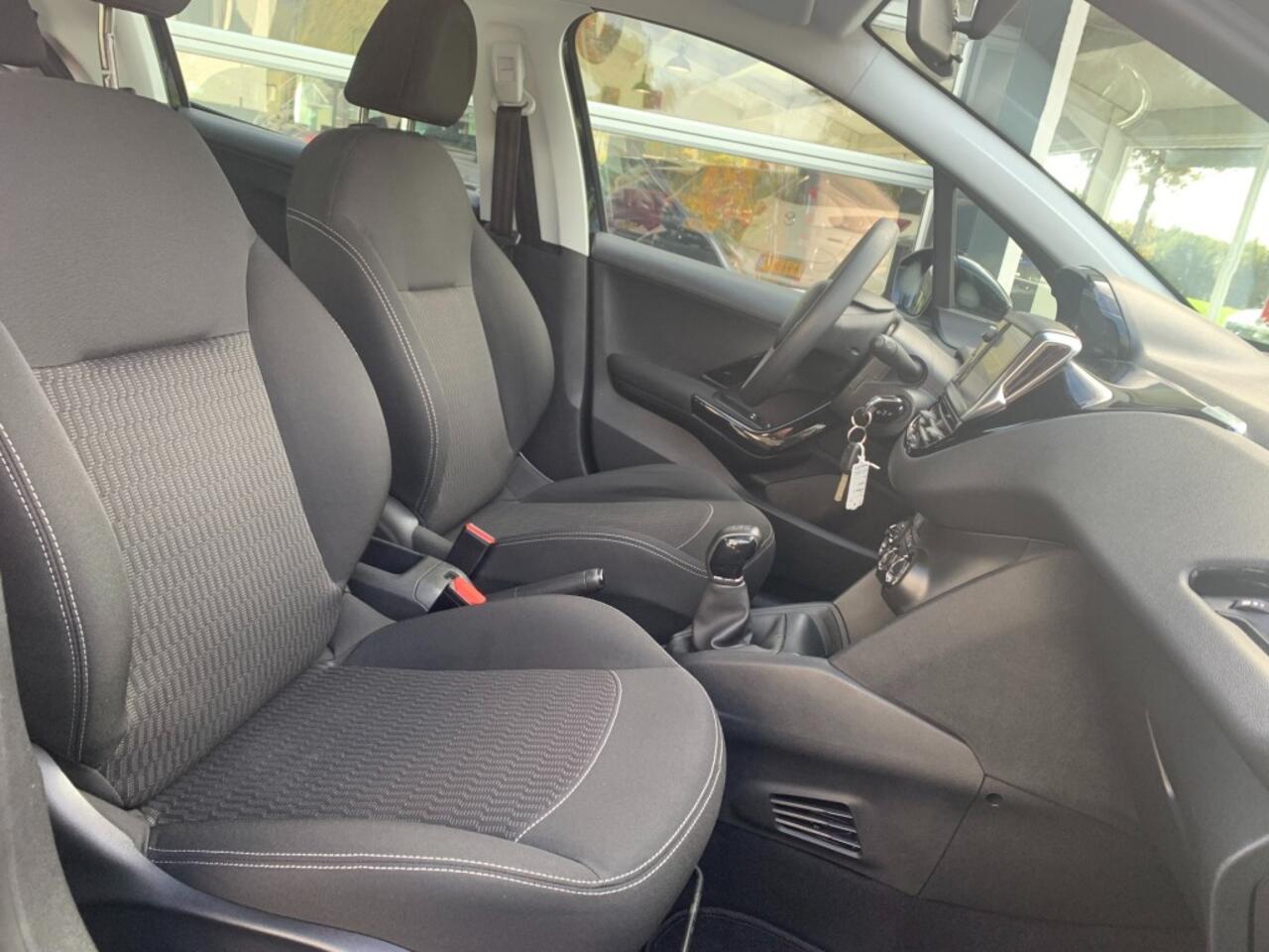 Peugeot 208 1.2 Puretech Active, Cruise control, Trekhaak, Airco, All-in prijs incl nieuwe distributieset!