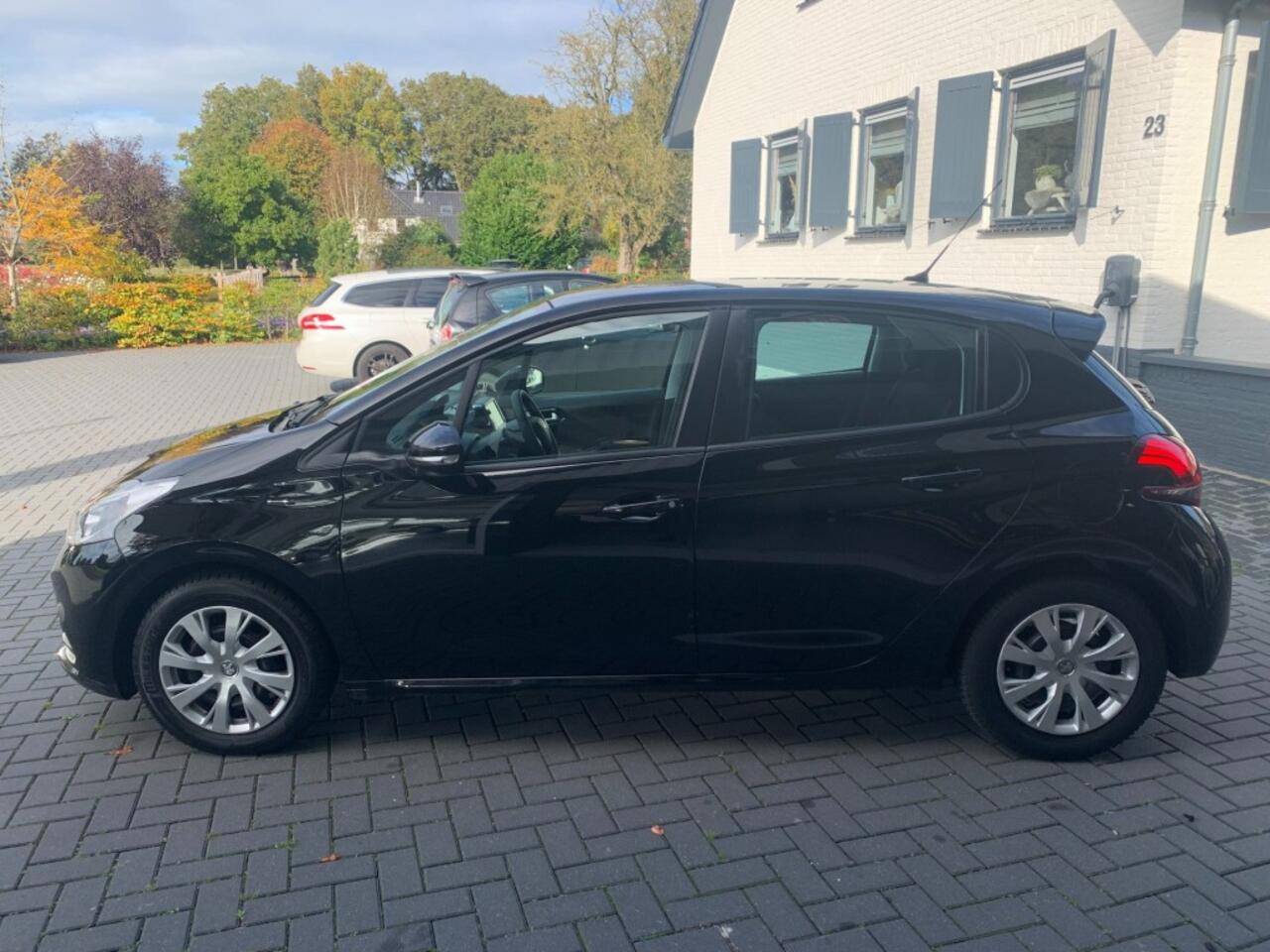 Peugeot 208 1.2 Puretech Active, Cruise control, Trekhaak, Airco, All-in prijs incl nieuwe distributieset!