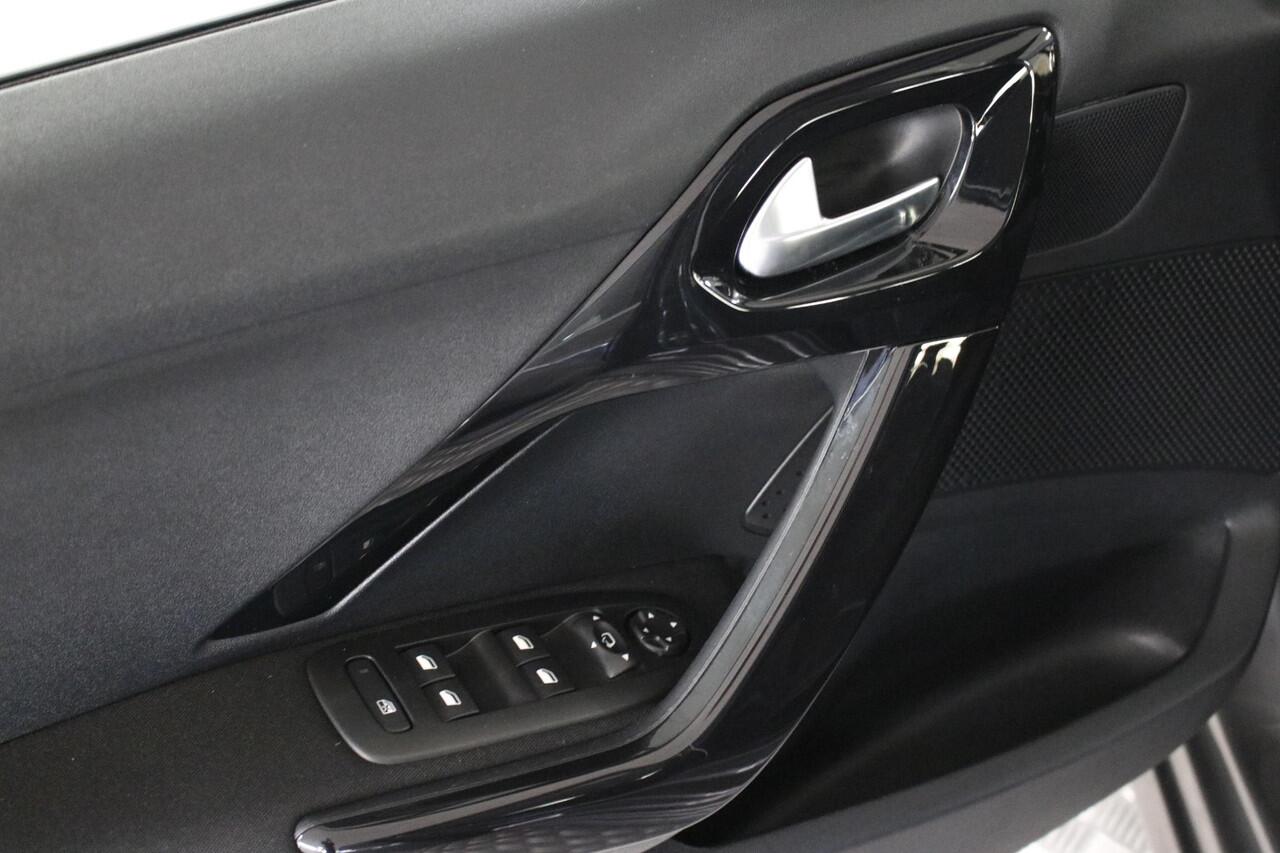 Peugeot 208 1.2 PureTech Allure Automaat | Apple/Android | Cruise | Camera