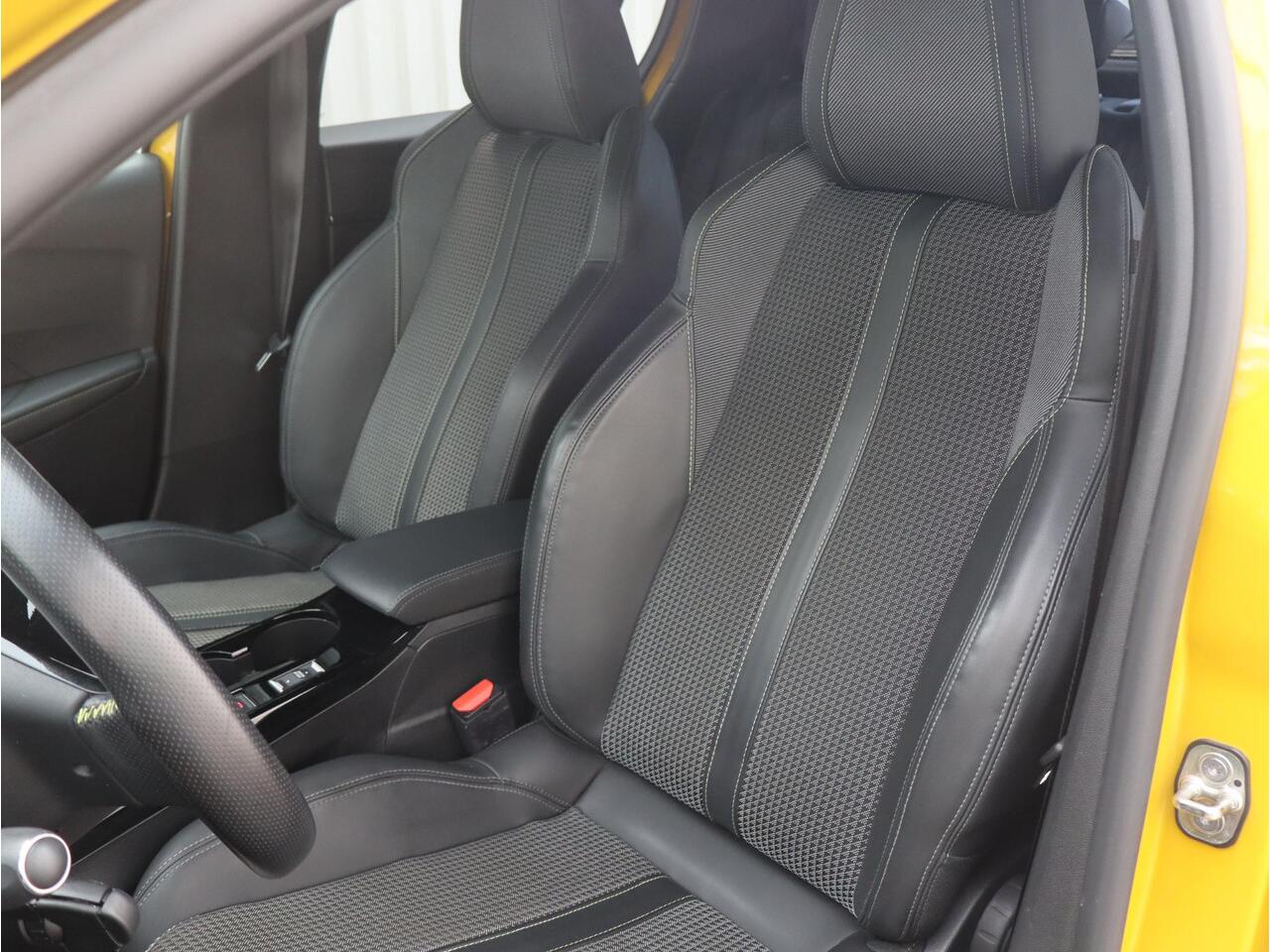 Peugeot 208 GT-Line 1.2 Turbo 100pk H6 | NAVI | CLIMA | CAMERA | 3D DASHBOARD | APPLE CARPLAY / ANDROID AUTO |