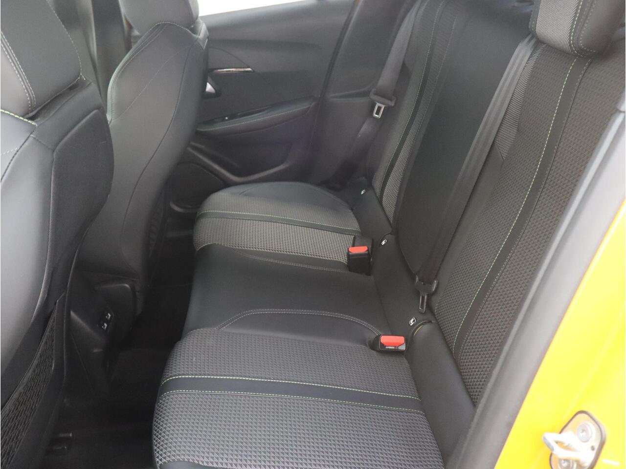 Peugeot 208 GT-Line 1.2 Turbo 100pk H6 | NAVI | CLIMA | CAMERA | 3D DASHBOARD | APPLE CARPLAY / ANDROID AUTO |