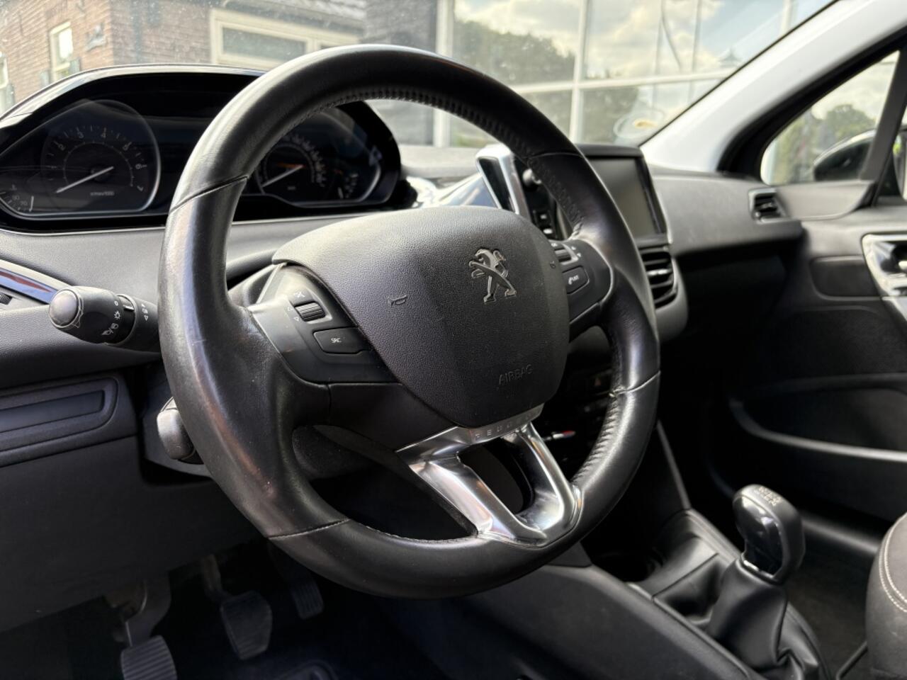 Peugeot 208 208 1.2 STOELVERW | NAVI | 5DRS | AIRCO | NW APK