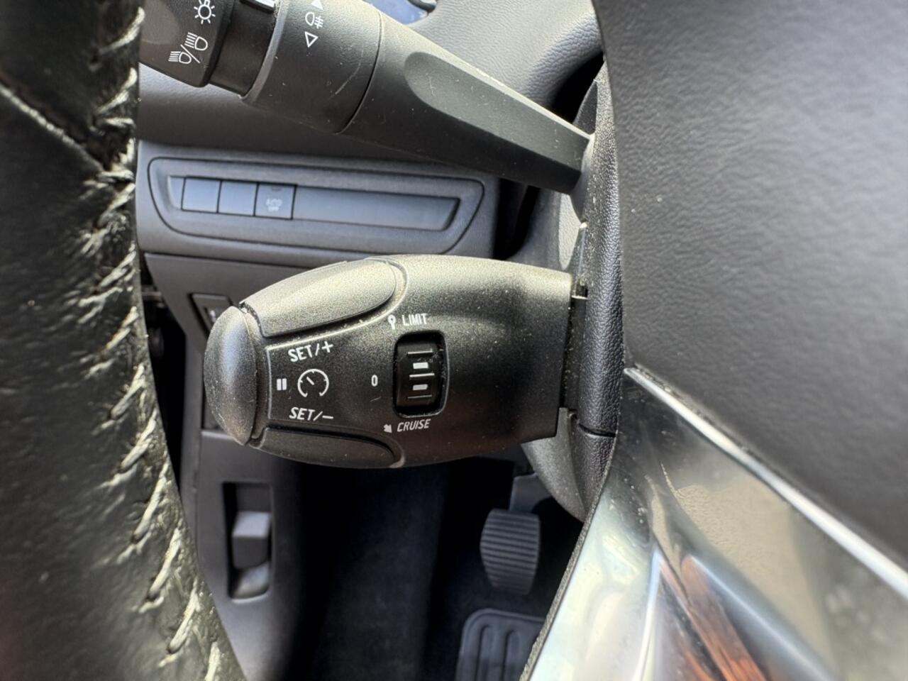 Peugeot 208 208 1.2 STOELVERW | NAVI | 5DRS | AIRCO | NW APK