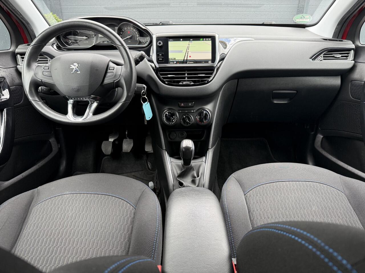 Peugeot 208 1.2 PureTech Signature Navi,Airco,Cruise,PDC,Trekhaak,Carplay,Elek ramen,N.A.P,Nieuwe APK bij Aflevering