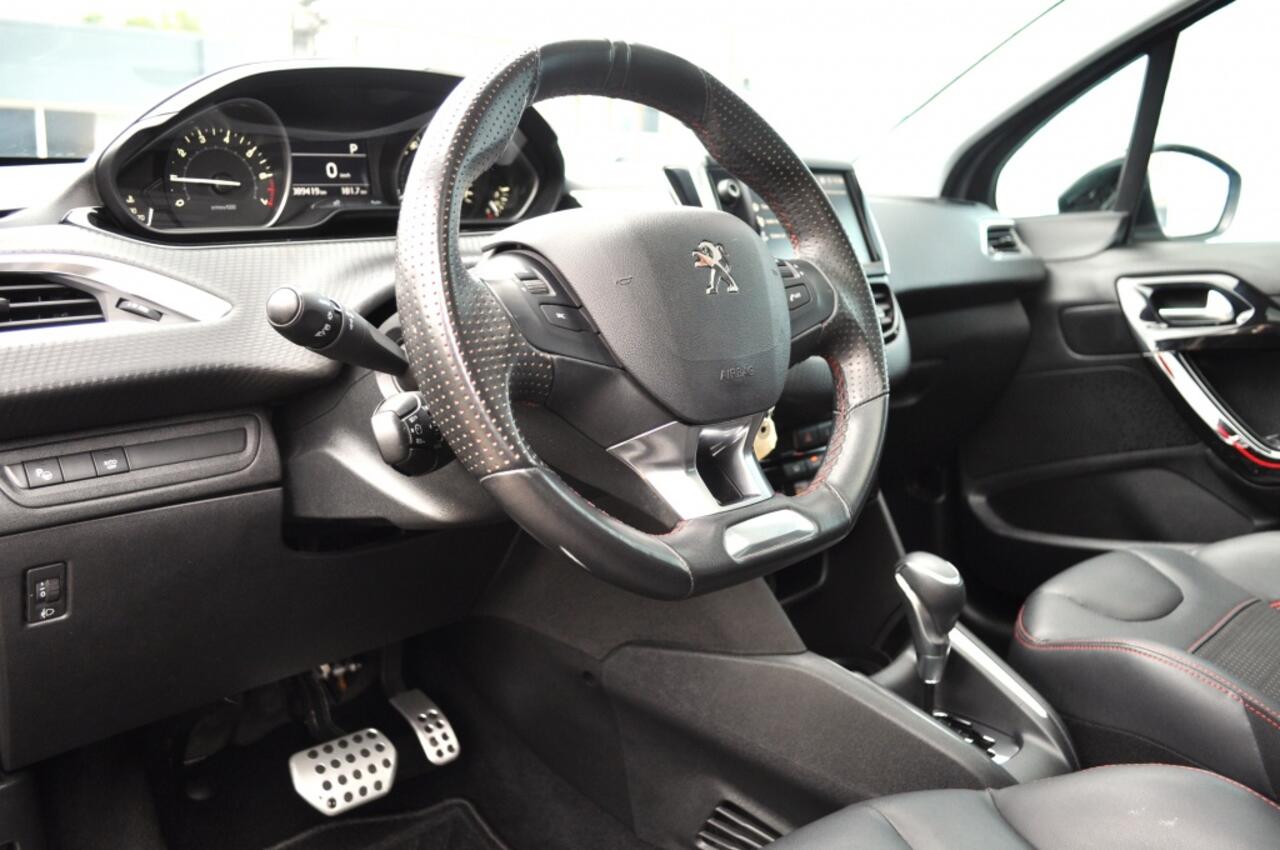 Peugeot 208 1.2 GT Aut. Nav pdc v+a Pano