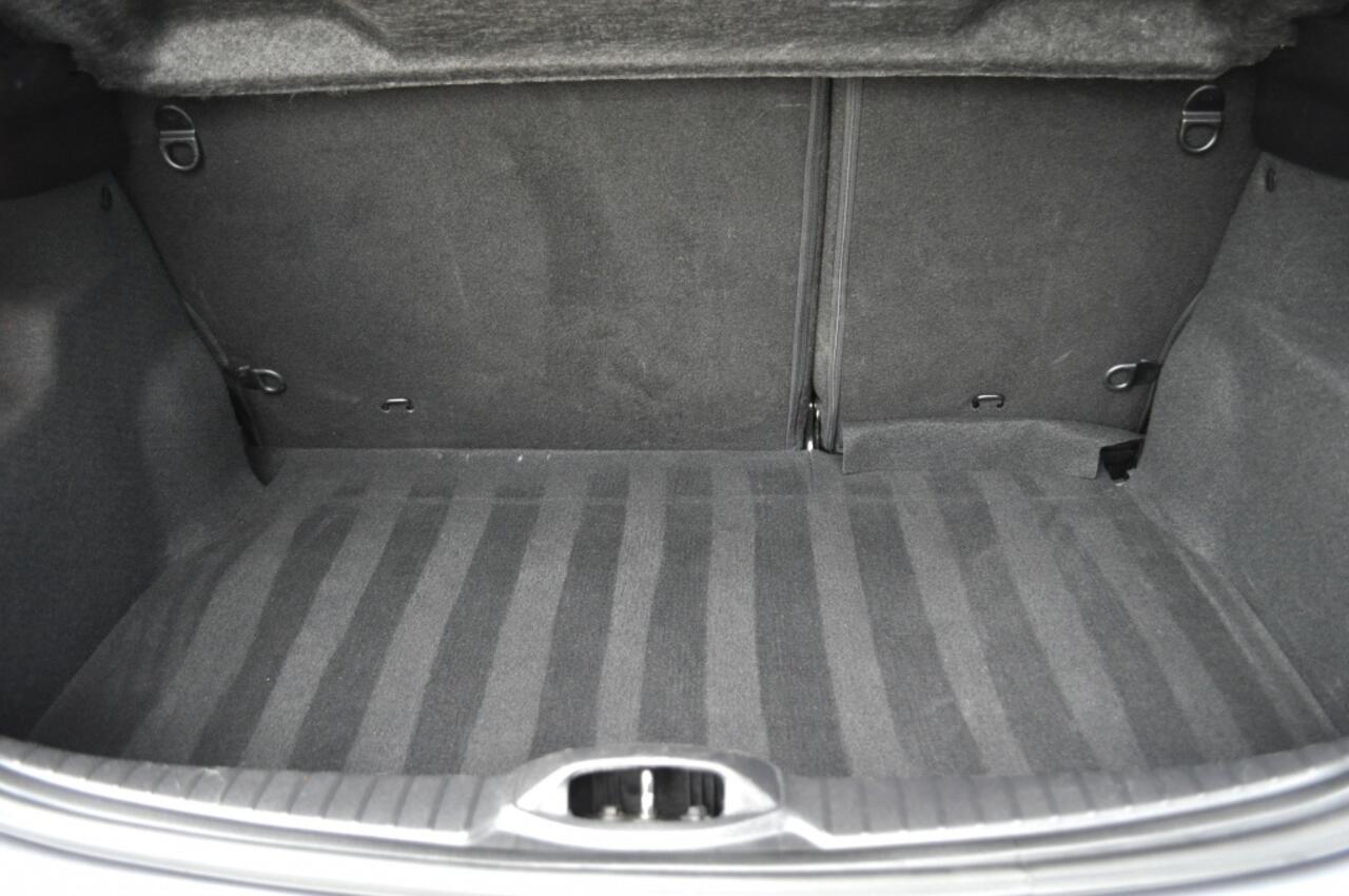 Peugeot 208 1.2 GT Aut. Nav pdc v+a Pano