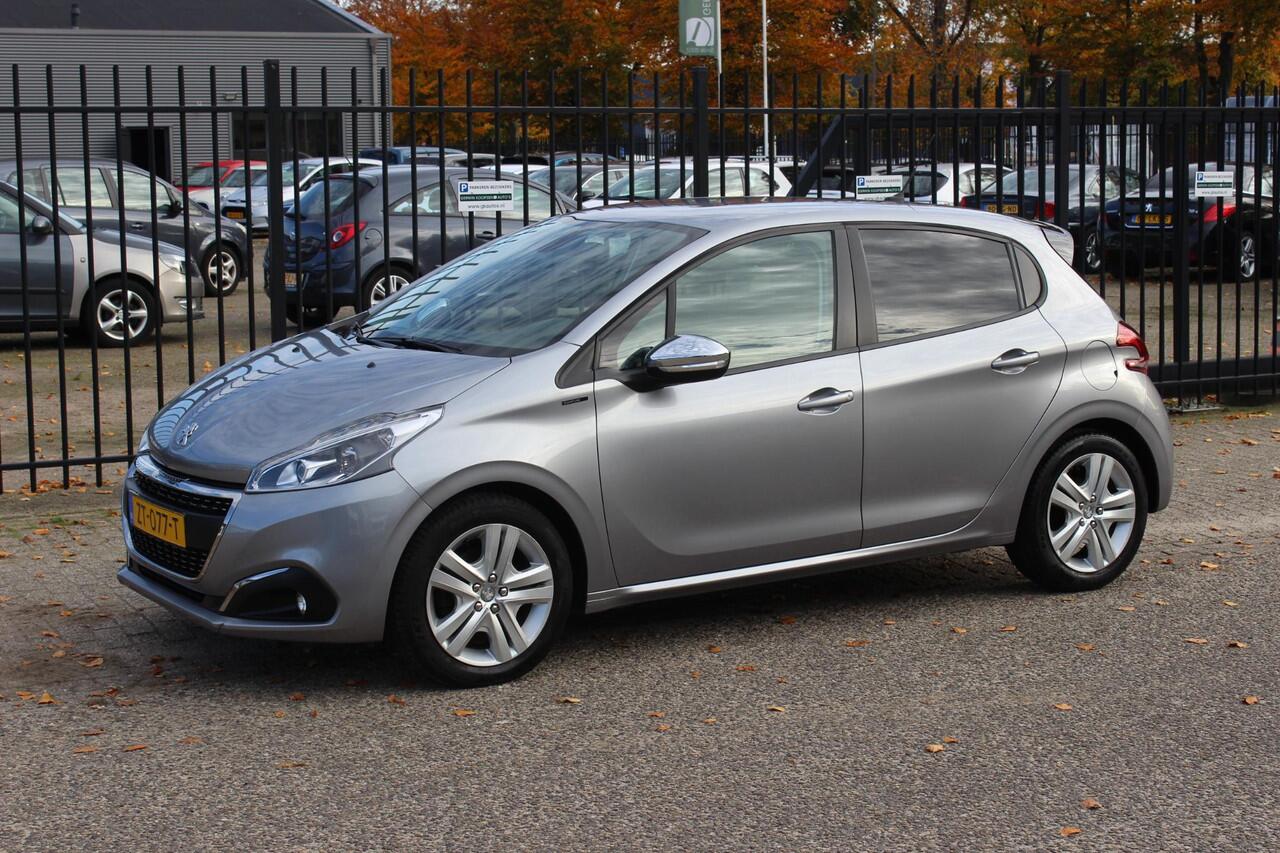 Peugeot 208 1.2 PureTech Signature, Navigatie!