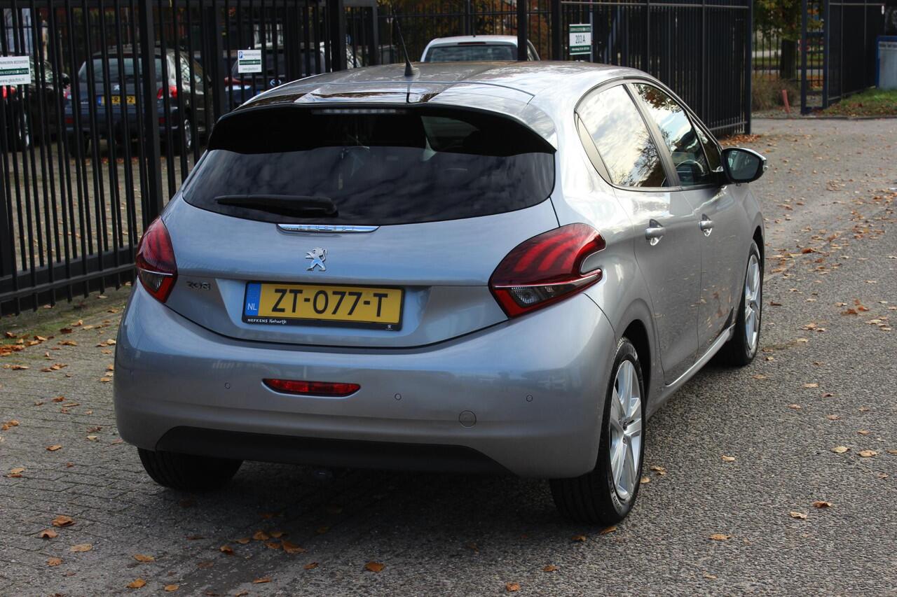 Peugeot 208 1.2 PureTech Signature, Navigatie!