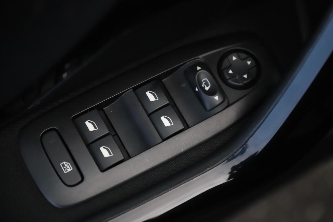 Peugeot 208 1.5 BlueHDi Blue Lease Allure 101PK Trekhaak Navigatie Carplay Android 16 inch LMV Climate Cruise Control