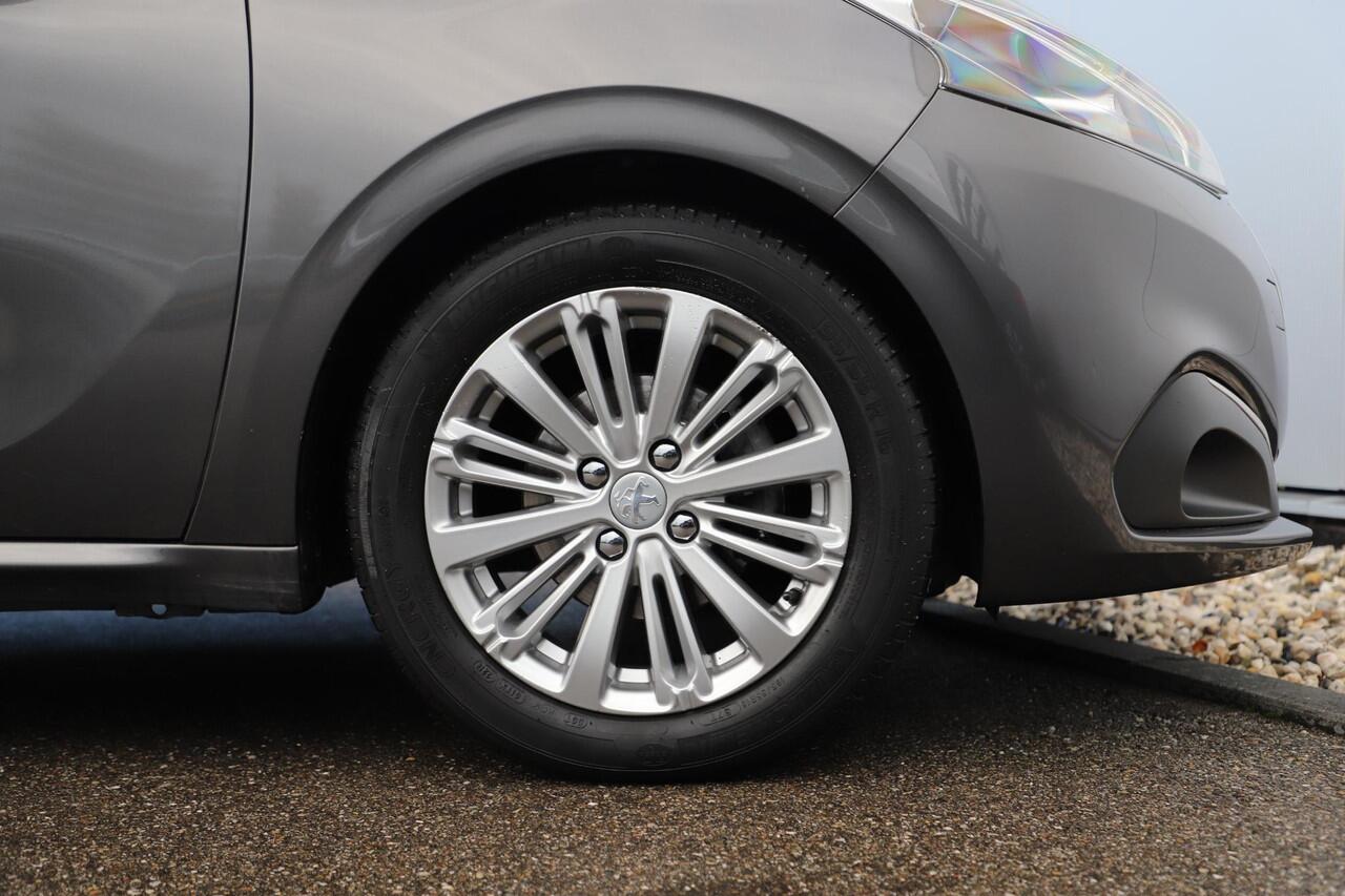 Peugeot 208 1.5 BlueHDi Blue Lease Allure 101PK Trekhaak Navigatie Carplay Android 16 inch LMV Climate Cruise Control