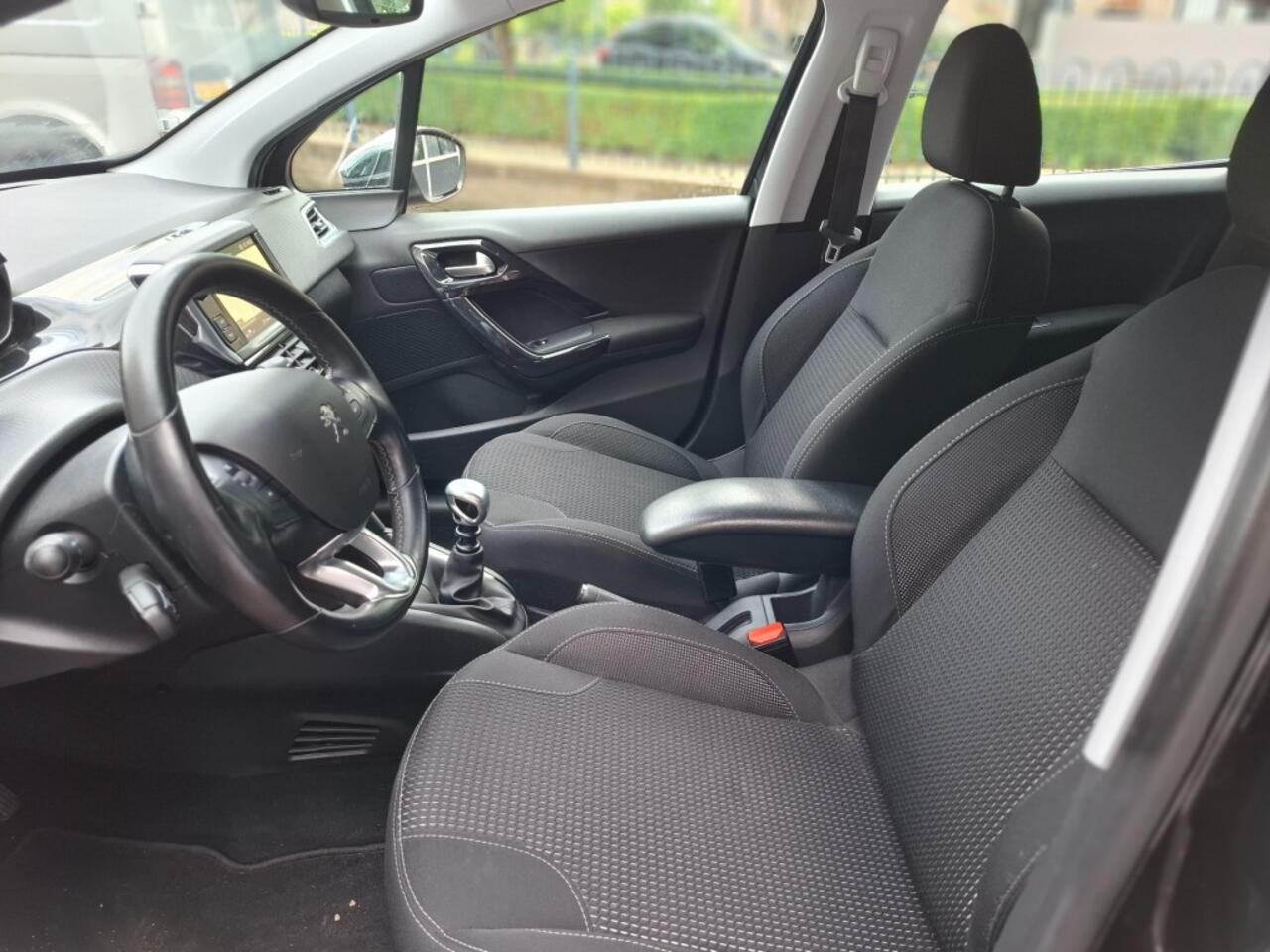 Peugeot 208 1.2pure tech