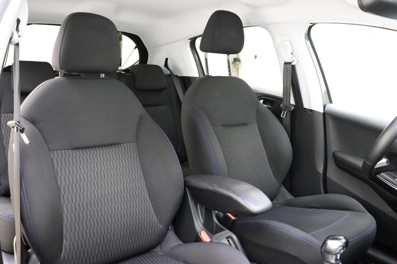 Peugeot 208 1.2 PureTech Signature 82 PK | Handgeschakeld | Airco | Navigatie | Cruise Control | Parkeersensor | Armsteun | Bluetooth | 1e eigenaar