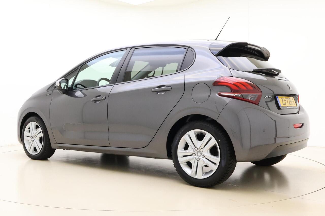 Peugeot 208 1.2 PureTech Signature 82 PK | Handgeschakeld | Airco | Navigatie | Cruise Control | Parkeersensor | Armsteun | Bluetooth | 1e eigenaar