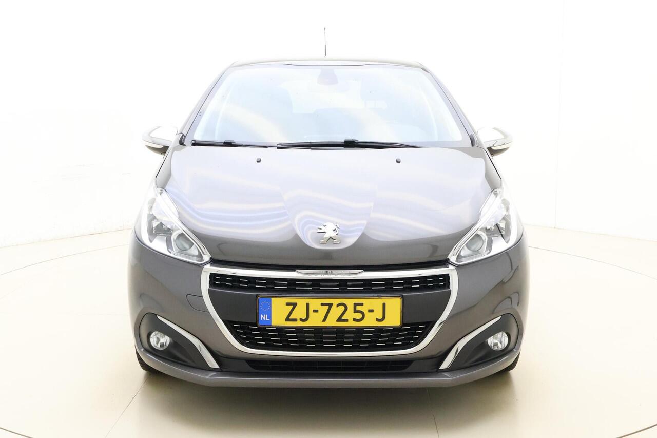 Peugeot 208 1.2 PureTech Signature 82 PK | Handgeschakeld | Airco | Navigatie | Cruise Control | Parkeersensor | Armsteun | Bluetooth | 1e eigenaar