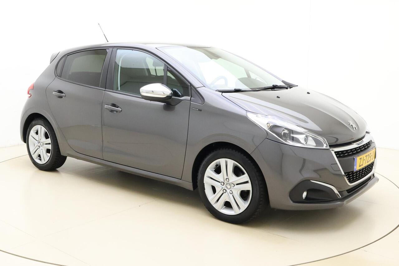 Peugeot 208 1.2 PureTech Signature 82 PK | Handgeschakeld | Airco | Navigatie | Cruise Control | Parkeersensor | Armsteun | Bluetooth | 1e eigenaar