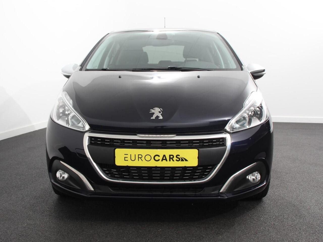 Peugeot 208 1.2 PureTech 110pk Automaat Allure | Cruise control | Parkeersensoren achter | LED | Navigatie | Climate Control | Extra Getint glas | Lichtmetalen Velgen