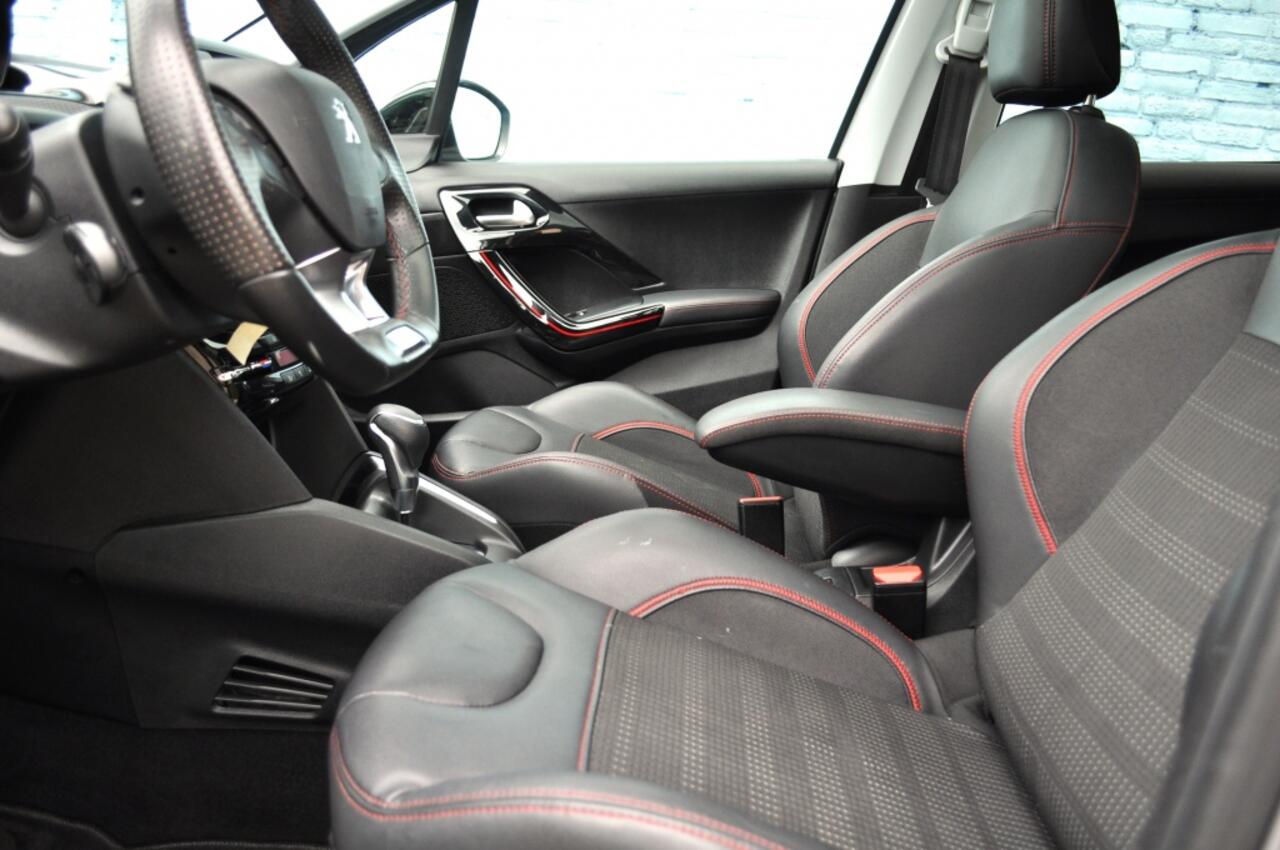 Peugeot 208 1.2 GT Aut. Nav pdc v+a Pano