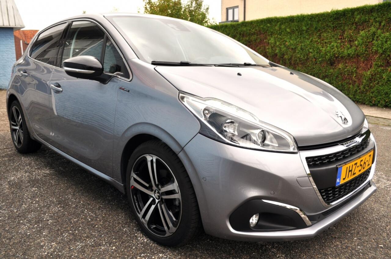 Peugeot 208 1.2 GT Aut. Nav pdc v+a Pano