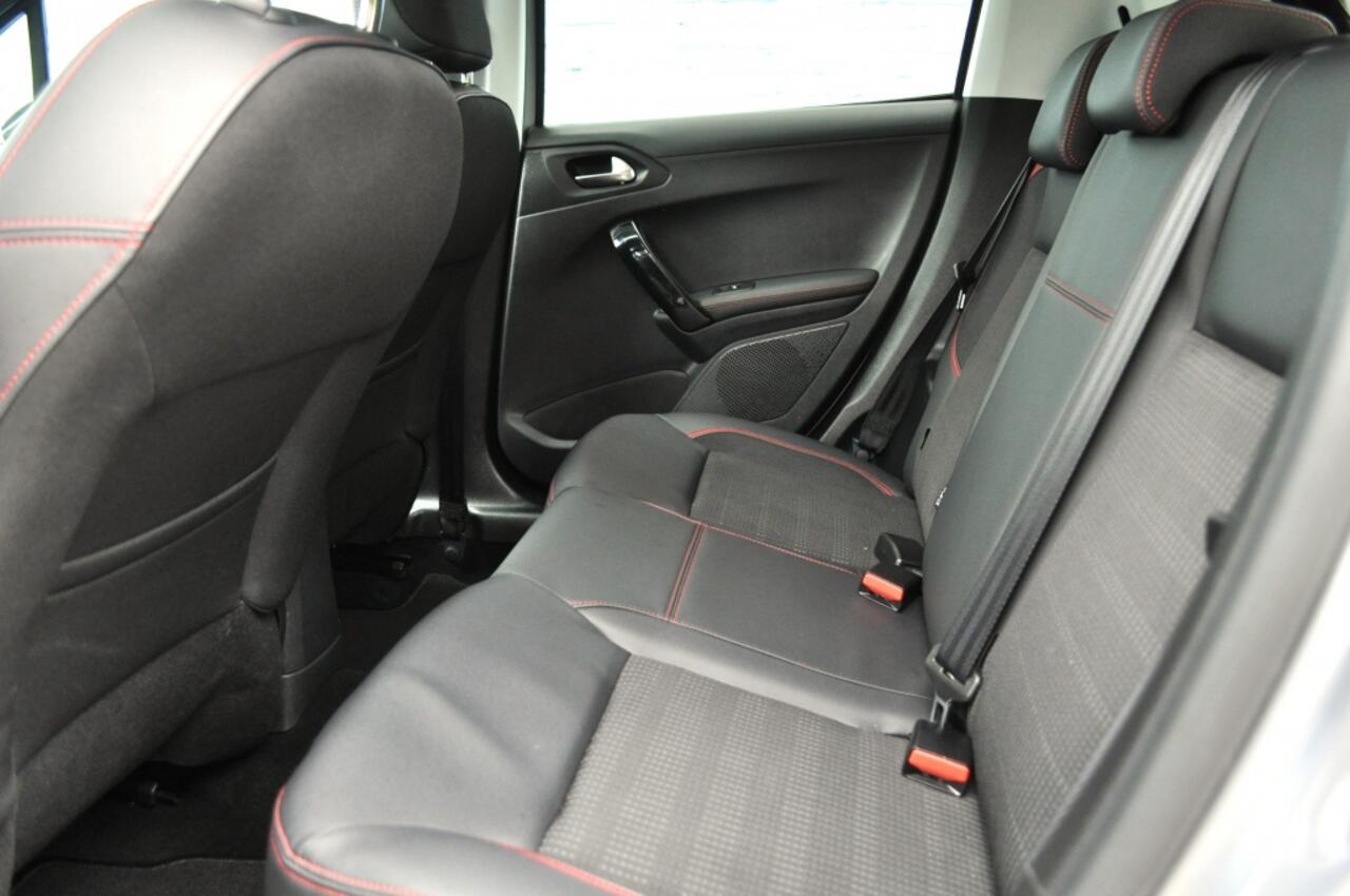 Peugeot 208 1.2 GT Aut. Nav pdc v+a Pano