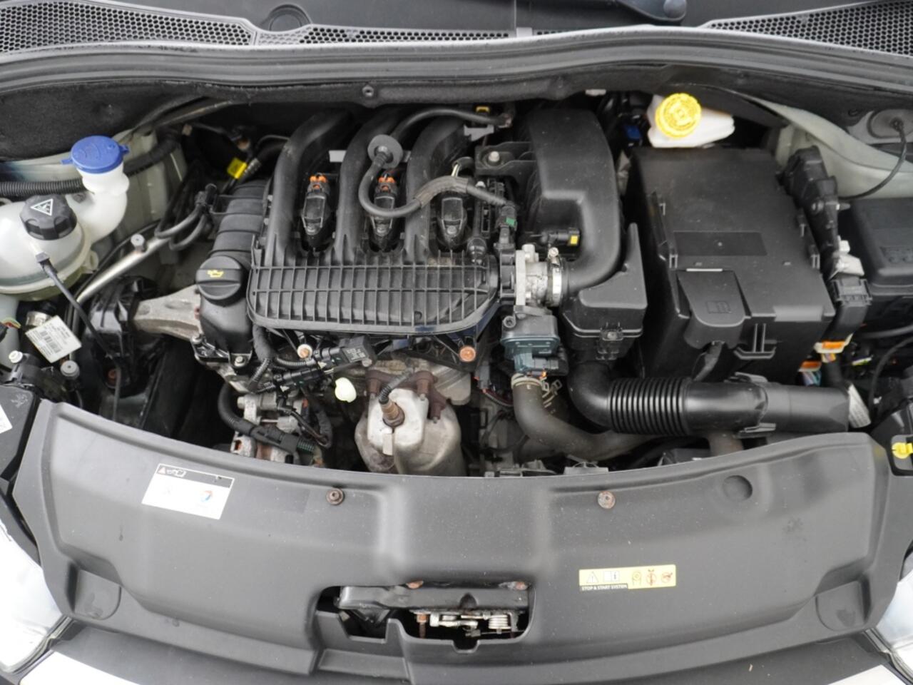 Peugeot 208 1.2 PureTech Allure | Cruise control | Apple car play | Bluetoot