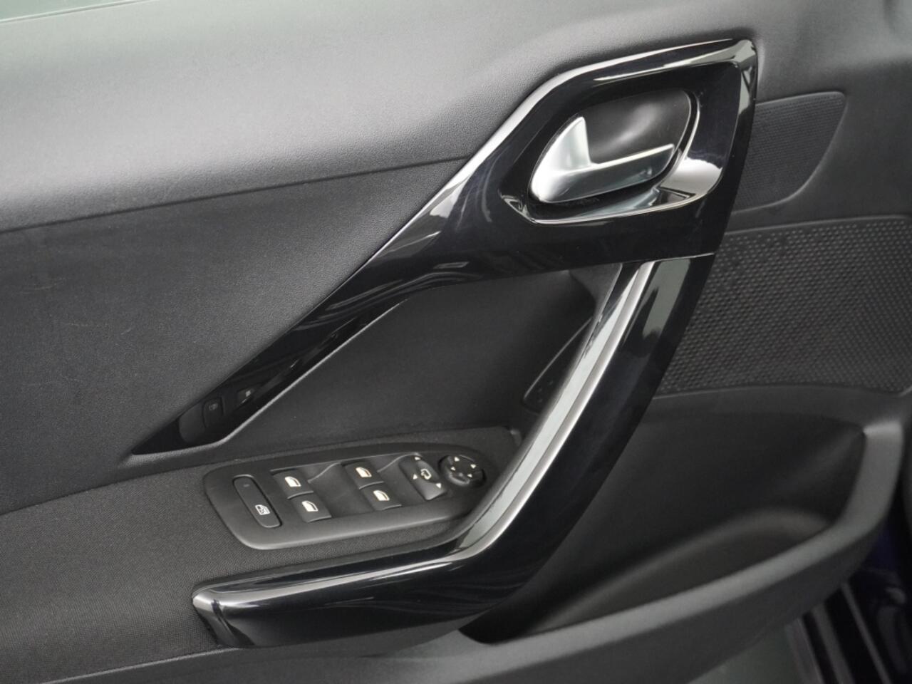 Peugeot 208 1.2 PureTech Allure | Cruise control | Apple car play | Bluetoot