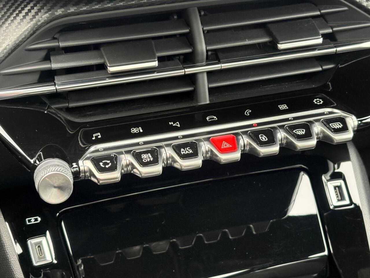 Peugeot 208 1.2 PURETECH 130PK AUT. GT-LINE PANO-DAK NAVI CAMERA CARPLAY AIRCO LMV PDC