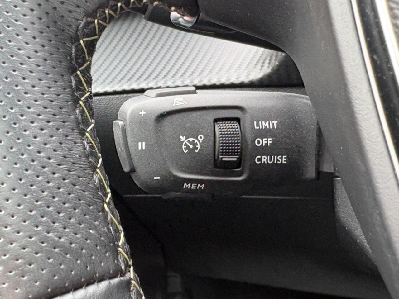 Peugeot 208 1.2 PURETECH 130PK AUT. GT-LINE PANO-DAK NAVI CAMERA CARPLAY AIRCO LMV PDC