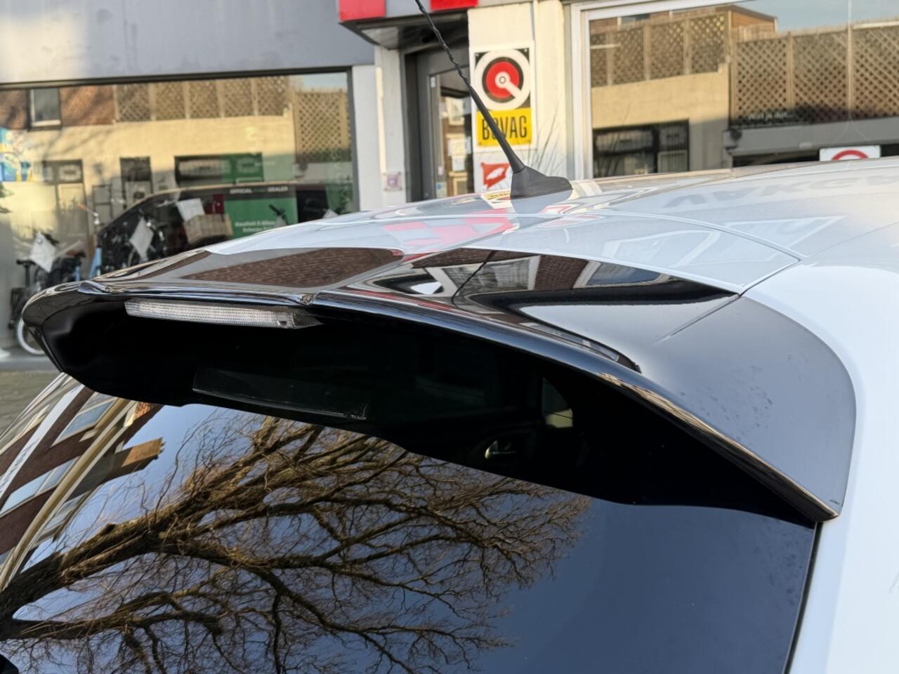 Peugeot 208 1.2 PureT. Signature