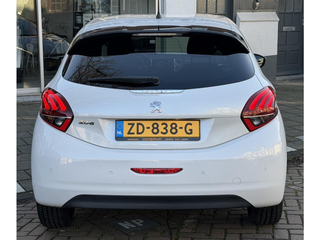 Peugeot 208 1.2 PureT. Signature