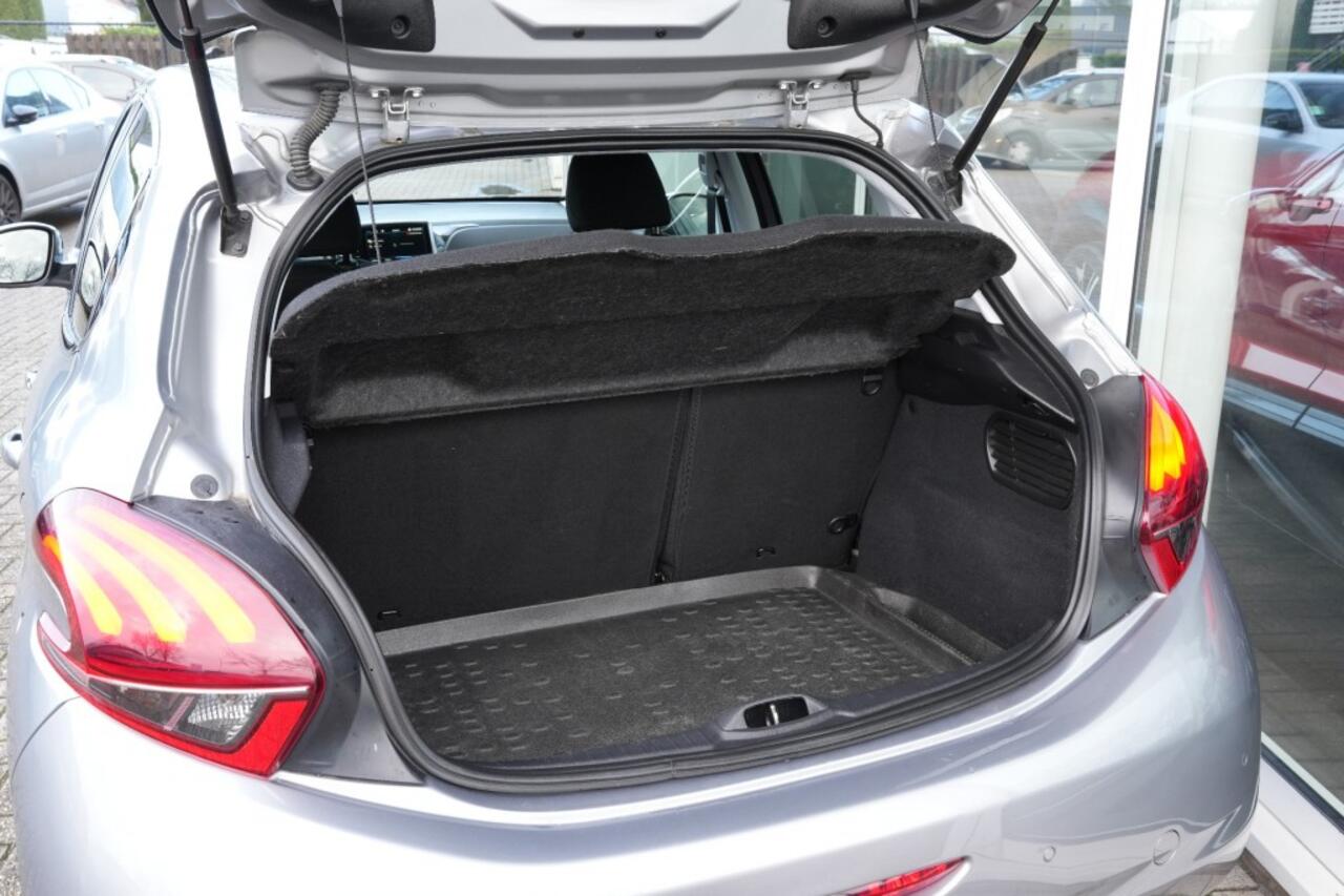 Peugeot 208 1.2 PURETECH ALLURE - ALL IN PRIJS- Camera- Navi- Carplay