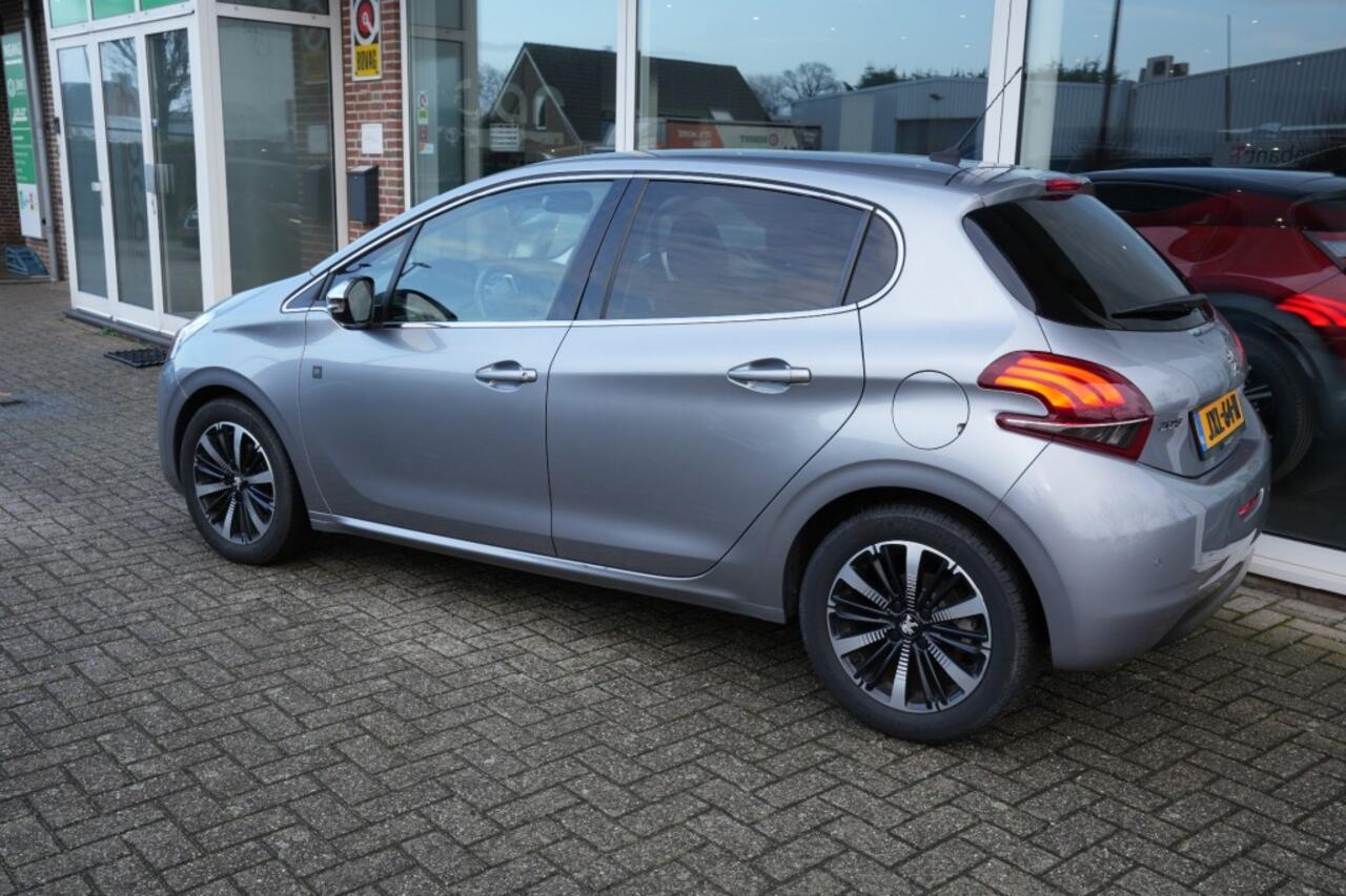 Peugeot 208 1.2 PURETECH ALLURE - ALL IN PRIJS- Camera- Navi- Carplay