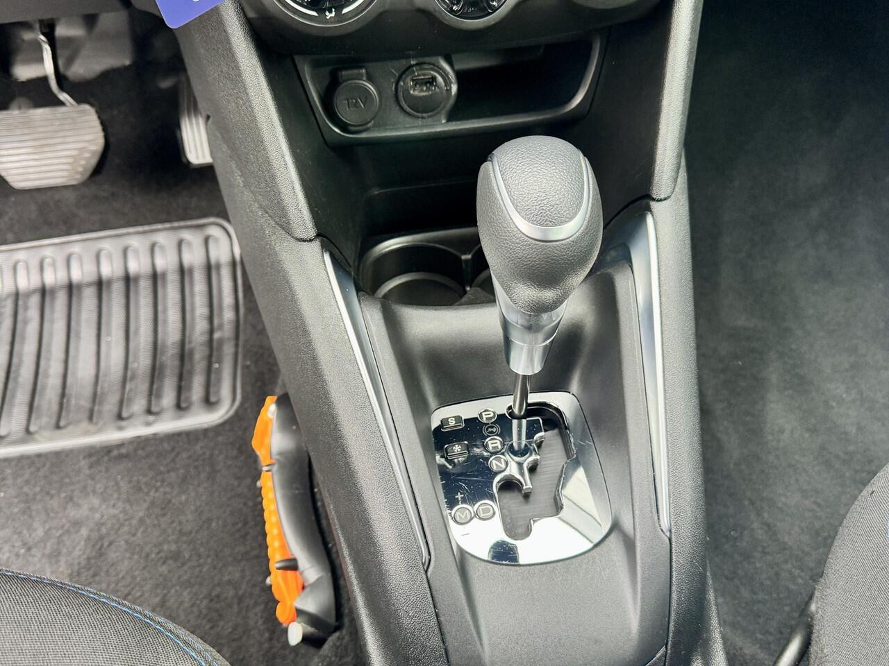 Peugeot 208 1.2 Signature/ 110 PK Vol Automaat/ Touchscreen/ Licht- regensensor