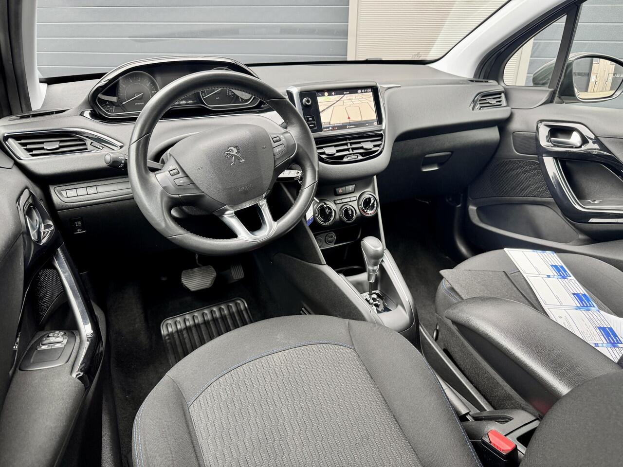 Peugeot 208 1.2 Signature/ 110 PK Vol Automaat/ Touchscreen/ Licht- regensensor