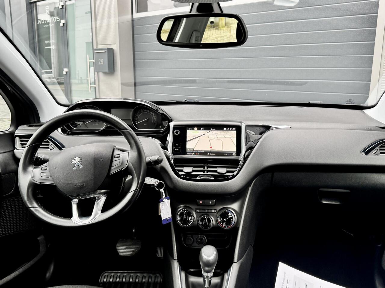 Peugeot 208 1.2 Signature/ 110 PK Vol Automaat/ Touchscreen/ Licht- regensensor