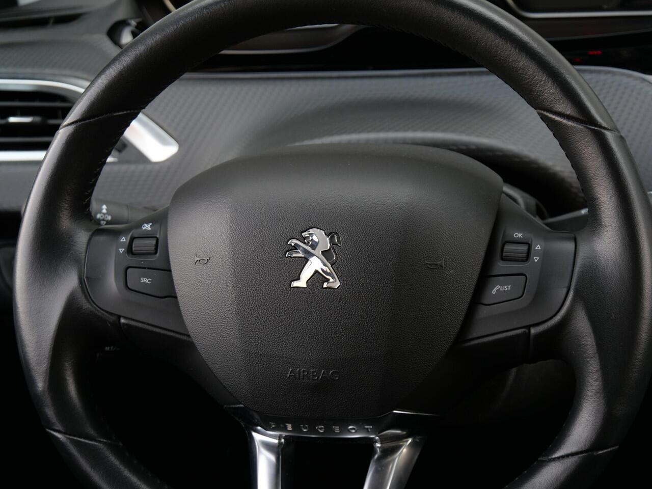 Peugeot 208 1.2 110PK SIGNATURE/ PACK CONNECT/ CARPLAY & ANDROID/ PDC ACHTER