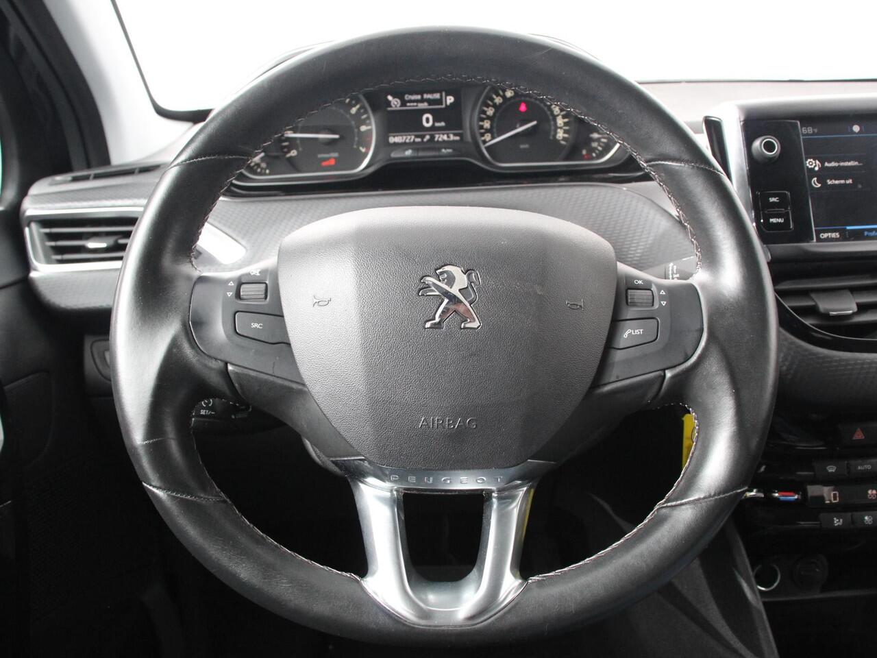Peugeot 208 1.2 PureTech 110pk Automaat Allure Cruise control Parkeersensoren achter LED Navigatie Climate Control Extra Getint glas Lichtmetalen Velgen
