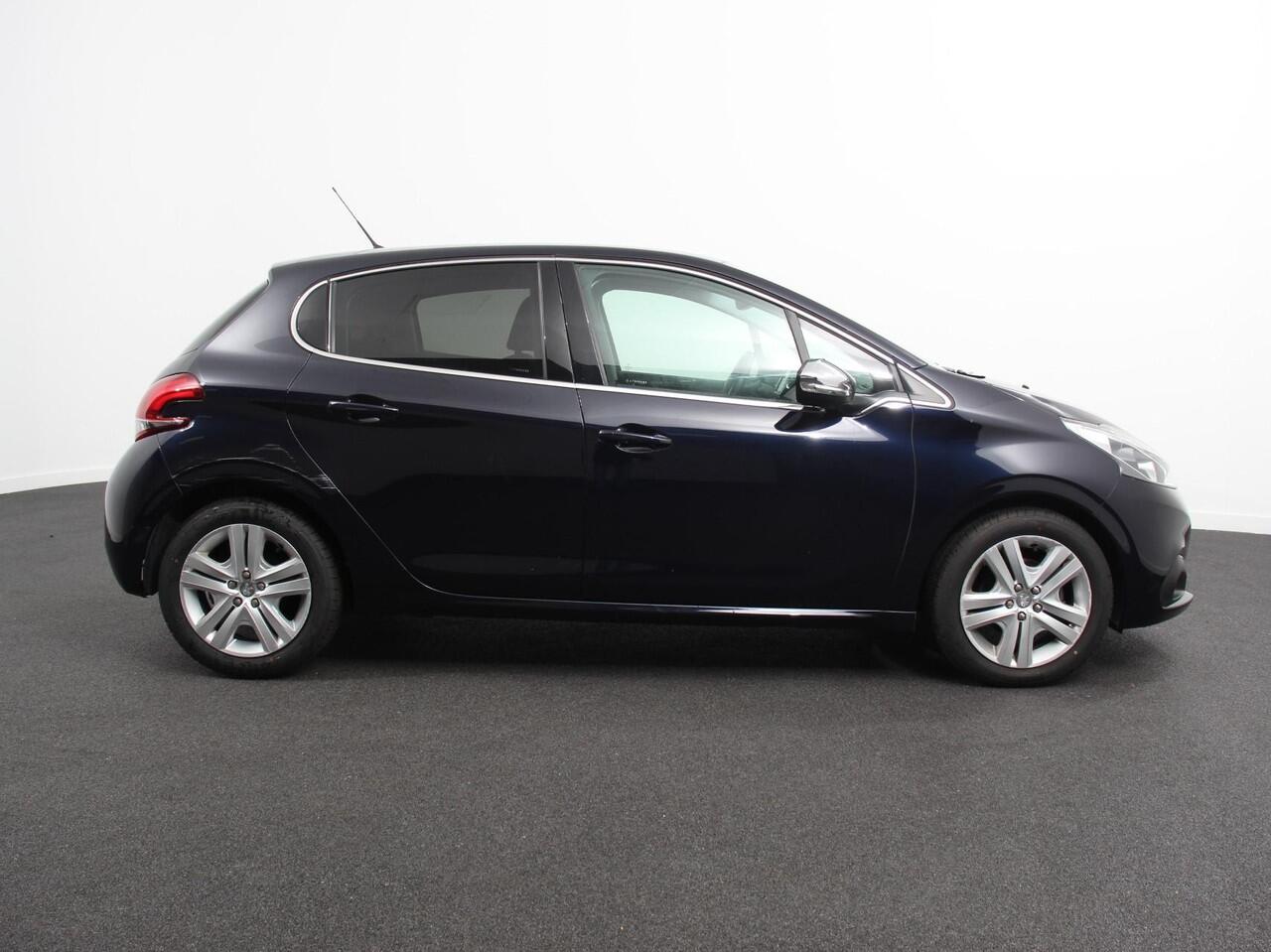 Peugeot 208 1.2 PureTech 110pk Automaat Allure Cruise control Parkeersensoren achter LED Navigatie Climate Control Extra Getint glas Lichtmetalen Velgen