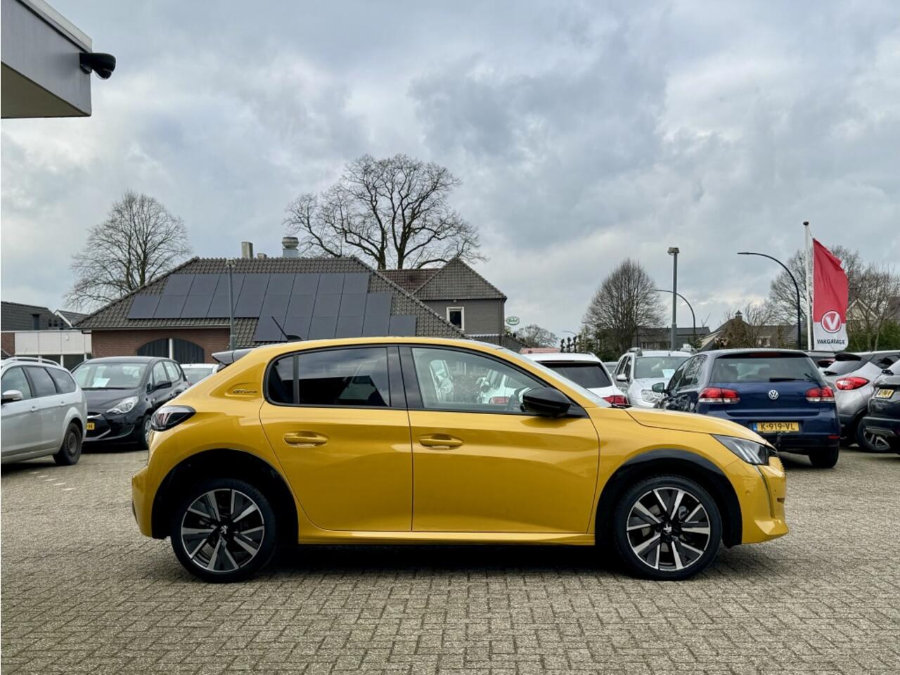 Peugeot 208 1.2 100PK PureTech GT-Line Pano Navi Camera Carplay