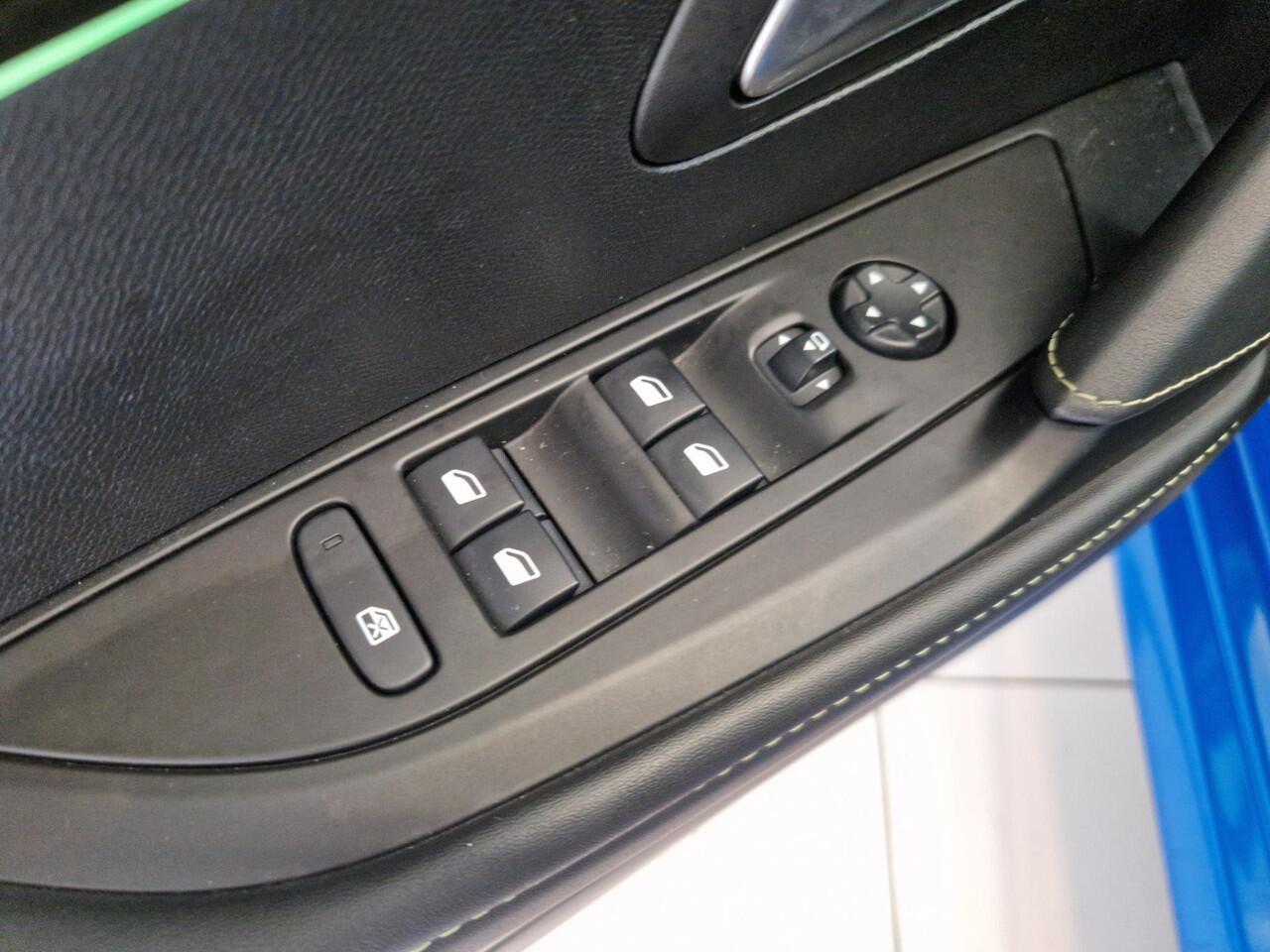 Peugeot 208 1.2 PureTech GT-Line Trekhaak| Panoramadak | Navigatie