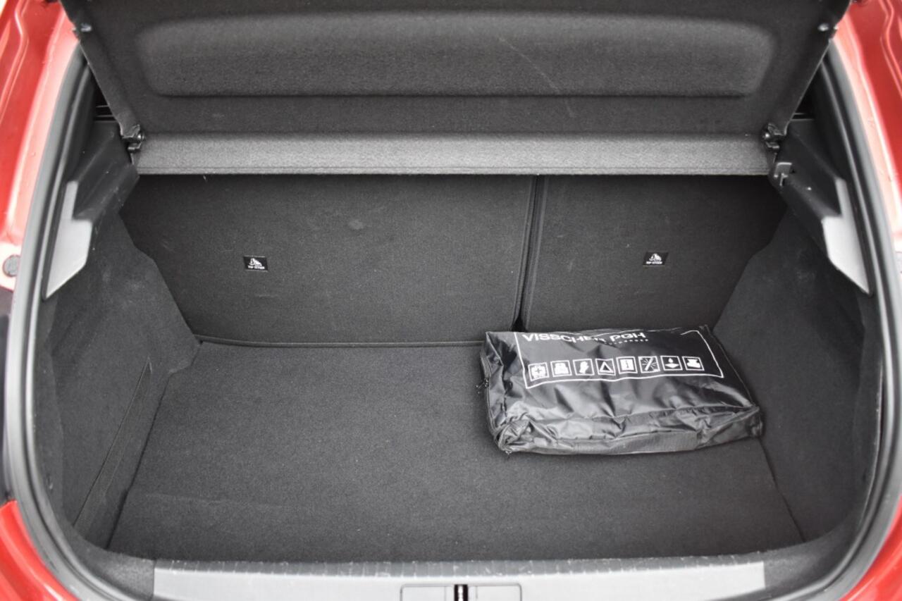 Peugeot 208 1.2 PURETECH ALLURE / NAVI + APP CONNECT / ECC / PDC / LED PAKKET