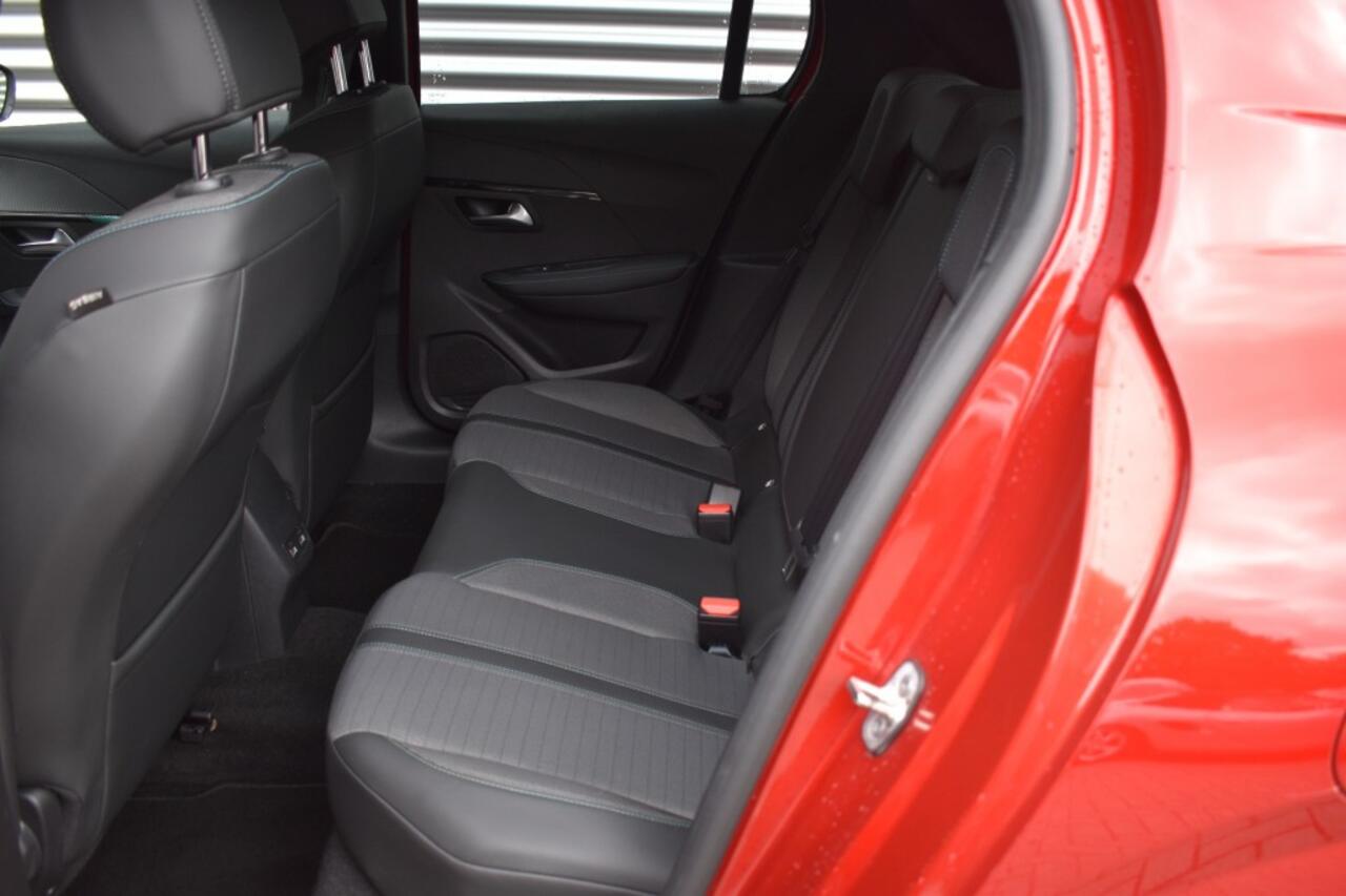 Peugeot 208 1.2 PURETECH ALLURE / NAVI + APP CONNECT / ECC / PDC / LED PAKKET