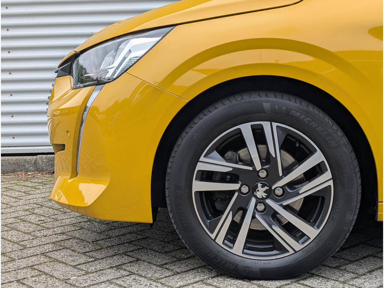 Peugeot 208 Allure 1.2 Turbo 100pk | PANODAK | STOELVERW. | DEALERONDERHOUDEN | NAVI | CAMERA |