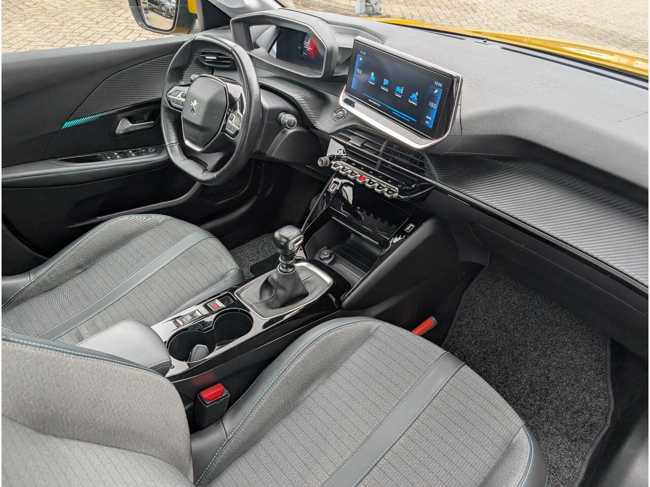 Peugeot 208 Allure 1.2 Turbo 100pk | PANODAK | STOELVERW. | DEALERONDERHOUDEN | NAVI | CAMERA |