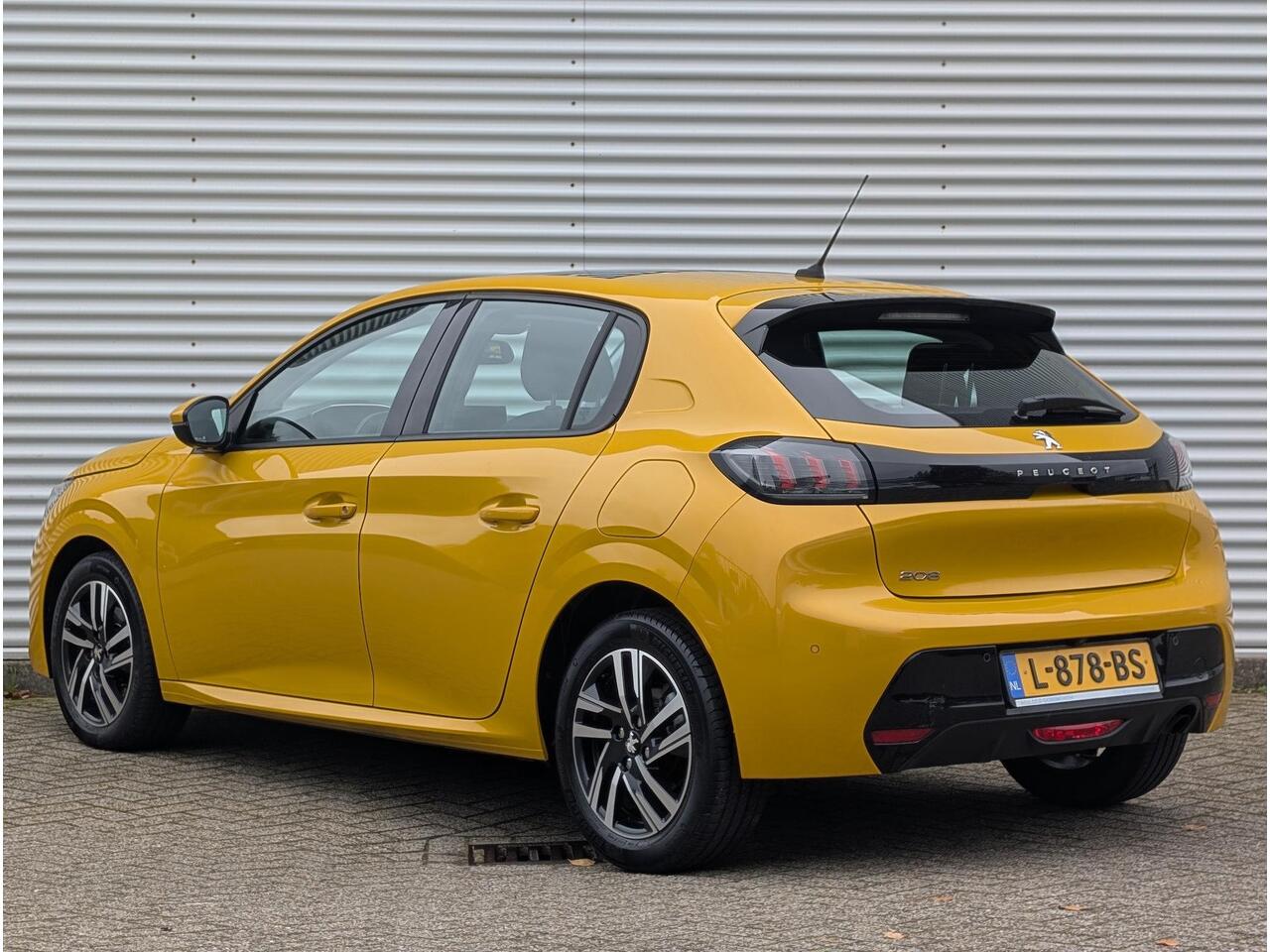 Peugeot 208 Allure 1.2 Turbo 100pk | PANODAK | STOELVERW. | DEALERONDERHOUDEN | NAVI | CAMERA |