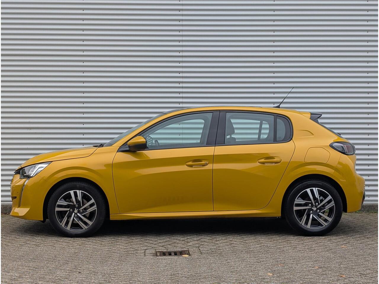 Peugeot 208 Allure 1.2 Turbo 100pk | PANODAK | STOELVERW. | DEALERONDERHOUDEN | NAVI | CAMERA |