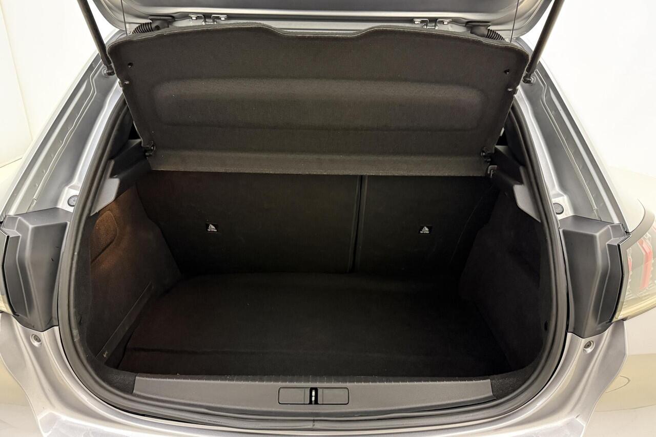 Peugeot 208 1.2T Blue Lease Allure 100pk | Climate Control | Camera | Navigatie | Apple Carplay & Android Auto | Parkeersensoren voor & achter | Full LED