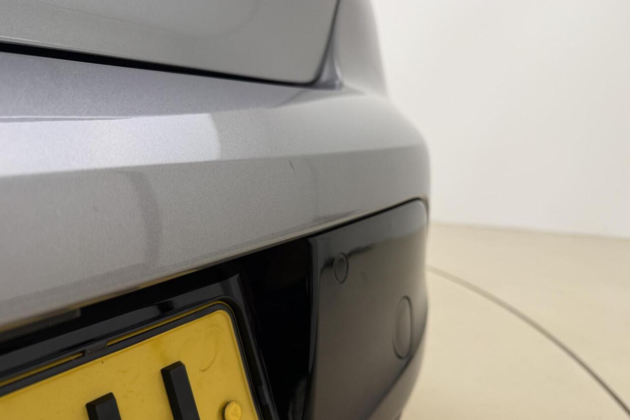 Peugeot 208 1.2T Blue Lease Allure 100pk | Climate Control | Camera | Navigatie | Apple Carplay & Android Auto | Parkeersensoren voor & achter | Full LED